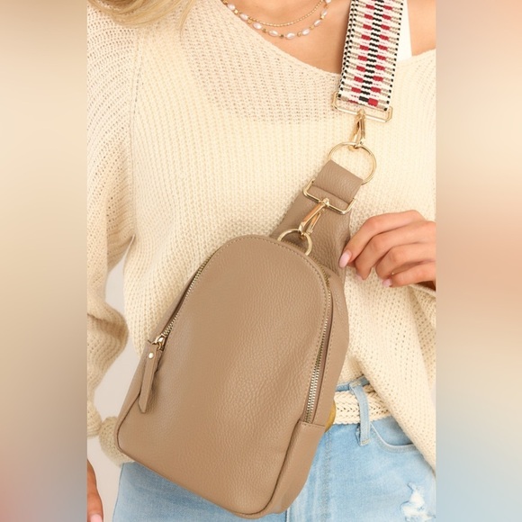 Unbranded Handbags - A LITTLE LAST MINUTE TAN SLING BAG